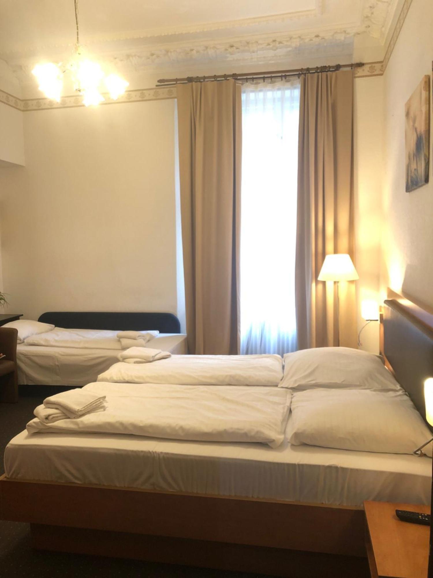 Adam Hotel